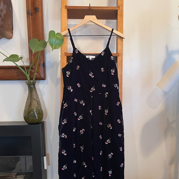 Moussy SZ 2 Navy Blue Velvet With Floral Embroidery Jumpsuit! - Picture 2 of 8